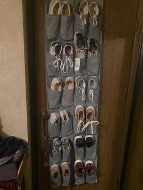 😅PLEASE BUY SOME SHOES!!! MOST ARE 8 7.5..HALPPP ME!!😅